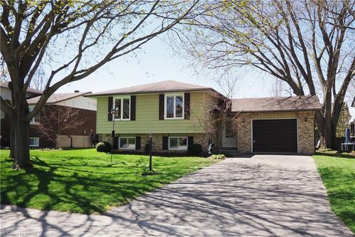 35 Reiner Crescent, Wellesley, ON, N0B2T0 | Card Image