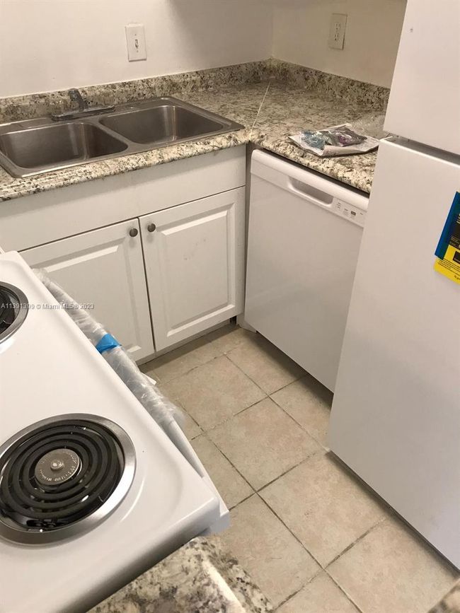 113B - 3016 Coral Ridge Dr, Condo with 2 bedrooms, 2 bathrooms and null parking in Coral Springs FL | Image 4