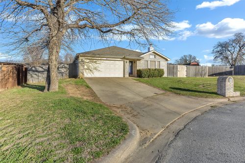 202 Lancelot Dr, Weatherford, TX, 76086-5936 | Card Image