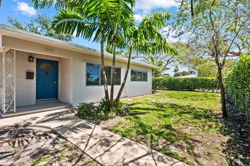1015 Ne 12th St, Fort Lauderdale, FL, 33304-2128 | Card Image