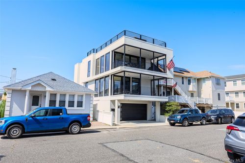 35 Wyoming Ave, Long Beach, NY, 11561-1425 | Card Image
