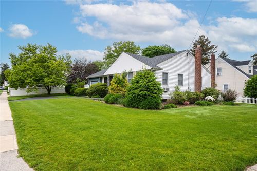 29 Joseph Ln, East Norwich, NY, 11732-1321 | Card Image