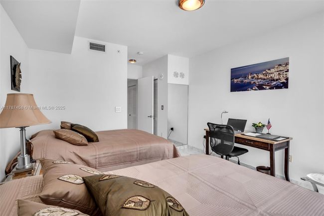 APT-1002 - 1881 79 Th Street Cswy, Condo with 2 bedrooms, 3 bathrooms and null parking in North Bay Village FL | Image 25