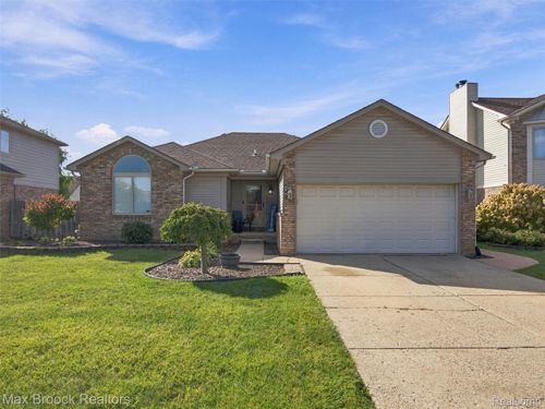 46149 Pat St, Chesterfield, MI, 48051-3222 | Card Image