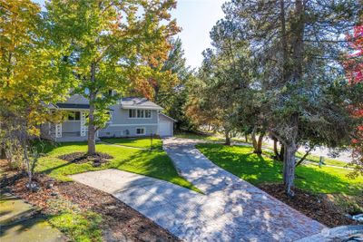 Beautiful entry with large driveway | Image 1