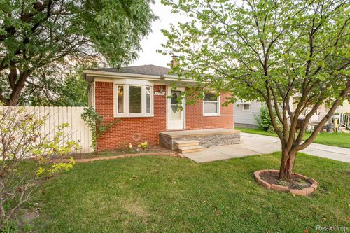 27390 Seyburn Ave, Warren, MI, 48092-2717 | Card Image