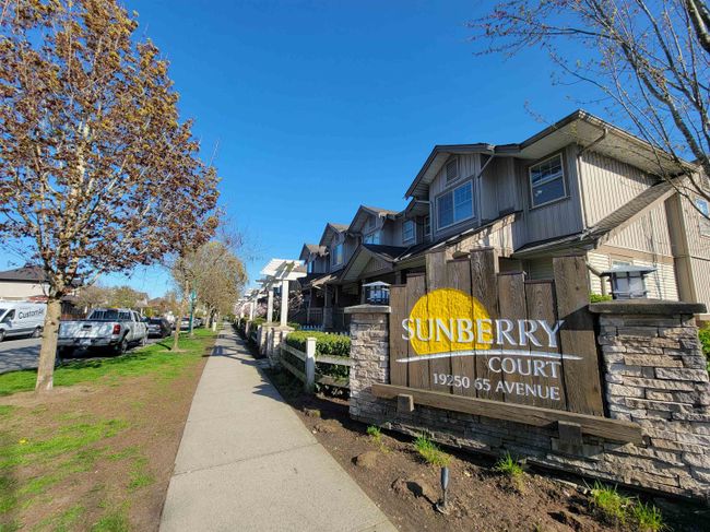 82 - 19250 65 Avenue, Townhouse with 3 bedrooms, 2 bathrooms and 4 parking in Surrey BC | Image 2