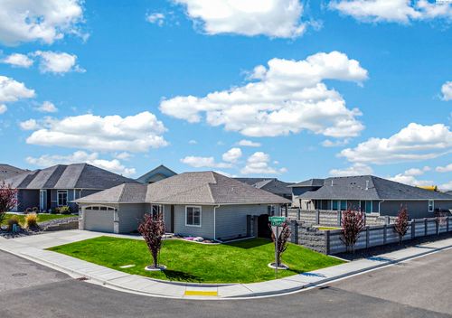 3304 S Zimmerman St, Kennewick, WA, 99338-9055 | Card Image