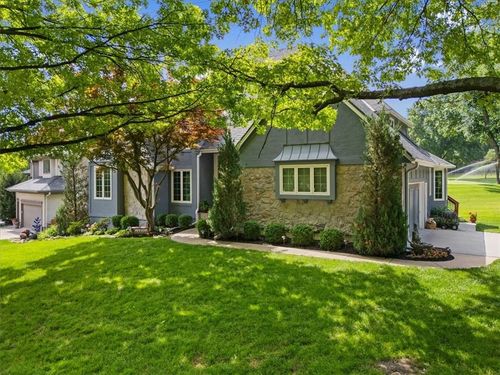 12600 Wenonga Ln, Leawood, KS, 66209-1408 | Card Image