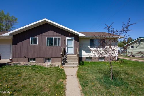 405 3rd Ave Nw, Beulah, ND, 58523-6520 | Card Image