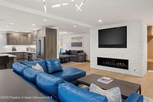 1-447 E Cooper Ave, Aspen, CO, 81611-1803 | Card Image