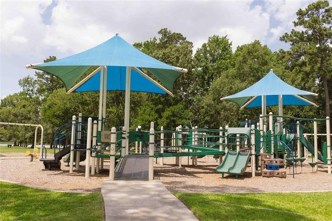 Enjoy top-rated schools and community amenities including miles of walking trails, stocked lakes for canoeing, kayaking, or paddleboarding, and a clubhouse with a resort-style pool, splash pad, and fitness center. Sports lovers will enjoy the pickleball, tennis, and basketball courts, while families will appreciate picnic areas and playgrounds. | Image 14