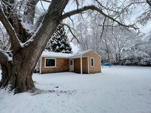 26 S Menantic Rd, Shelter Island, NY, 11964 | Card Image