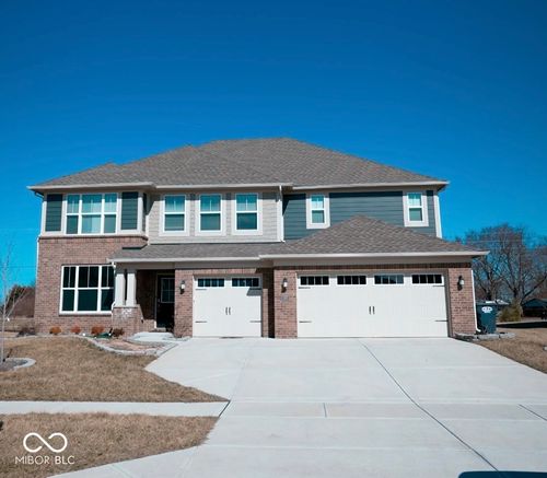 902 Garrison Dr, Greenwood, IN, 46143-3852 | Card Image