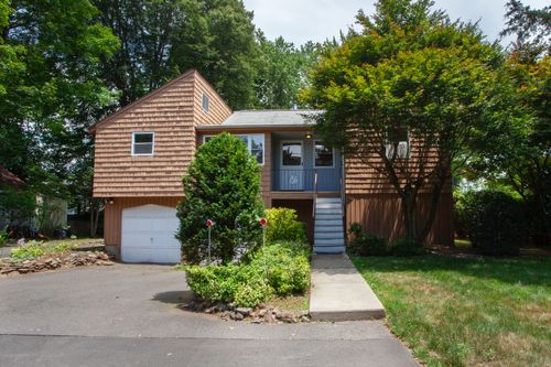 6 Cadwell St, West Hartford, CT, 06107-1620 | Card Image