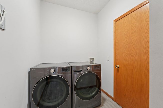 32-web-or-mls-Crystal Pl-1406-032.jpg | Image 22