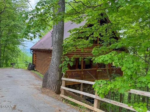 1444 Indian Ct, Sevierville, TN, 37876-8921 | Card Image