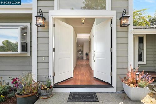 2 Deerfield Ln, Walnut Creek, CA, 94595-2608 | Card Image