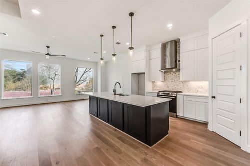 b-806 Fisher St, Houston, TX, 77018-5322 | Card Image