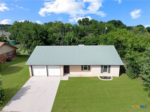 111 E Hogan Dr, Copperas Cove, TX, 76522-1843 | Card Image
