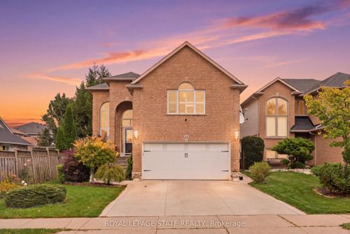 11 Redtail Cres, Hamilton, ON, L9B2R6 | Card Image