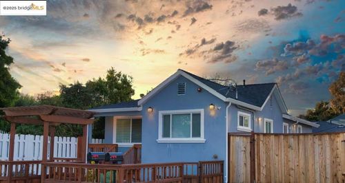 976 53rd St, Emeryville, CA, 94608-3208 | Card Image