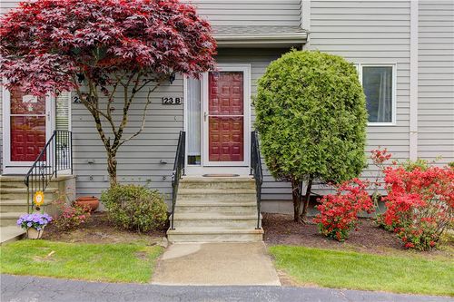 b-23 Waterview Dr, Smithfield, RI, 02917-1772 | Card Image