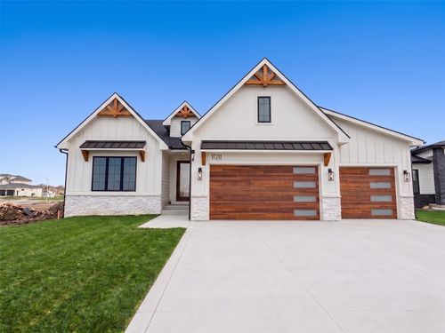 17211 Brookview Dr, Urbandale, IA, 50263-1711 | Card Image