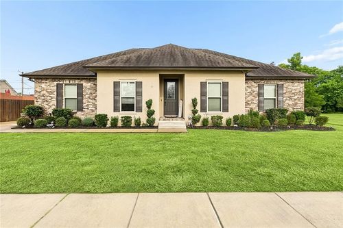 3001 Veronica Dr, Chalmette, LA, 70043-3551 | Card Image