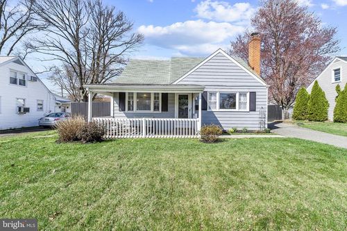 240 Upland Rd, BROOKHAVEN, PA, 19015-2724 | Card Image