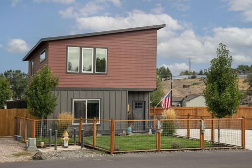 883 Ne 6th St, Prineville, OR, 97754-3140 | Card Image