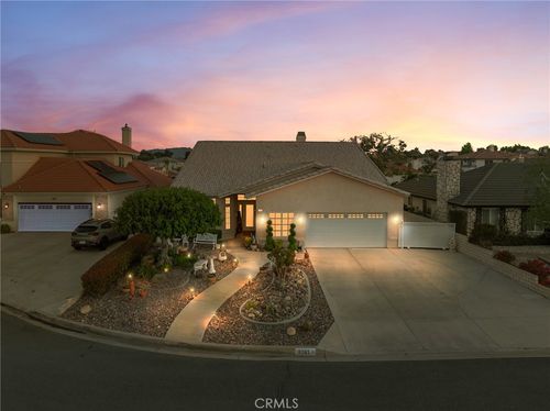 18065 Joshua Tree Ln, Victorville, CA, 92395 | Card Image