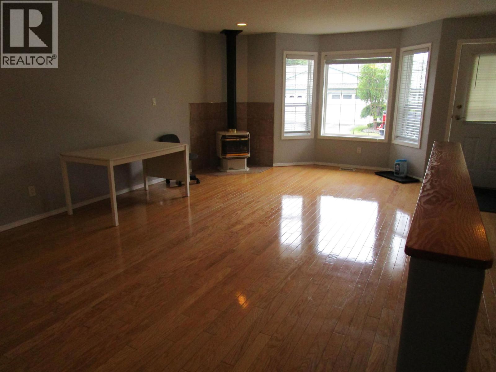 Residential in 100 Mile House 5