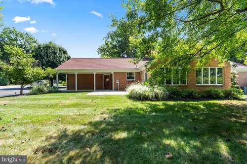 1916 Applewood Cir, HAGERSTOWN, MD, 21740-6726 | Card Image