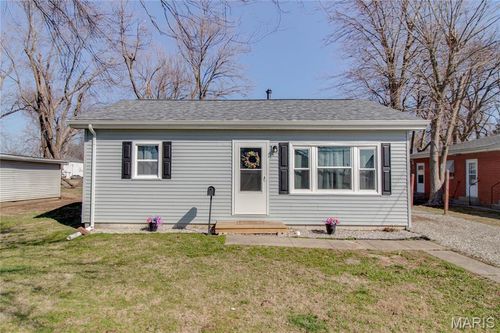 907 W Exchange St, Jerseyville, IL, 62052-1440 | Card Image