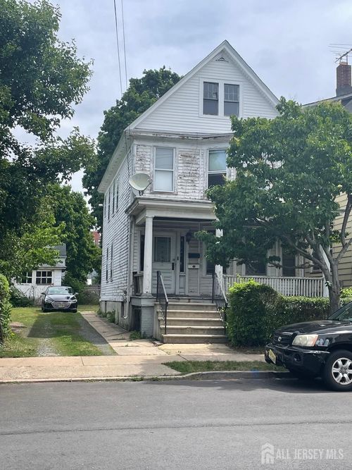 7 Freeman St, New Brunswick, NJ, 08901-2209 | Card Image
