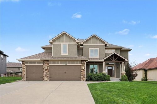 12706 S Laci Cir, Lee's Summit, MO, 64086-7806 | Card Image