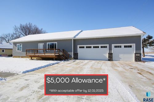 415 N Elm St Street, Lennox, SD, 57039 | Card Image