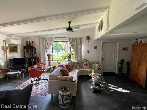 3202 Pridham St, Keego Harbor, MI, 48320-1370 | Card Image