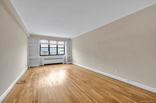 apt-3n-2 Town House Pl, Great Neck, NY, 11021-3228 | Card Image