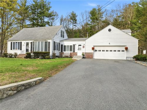 19 Fanning Ln, Greenville, RI, 02828-1603 | Card Image