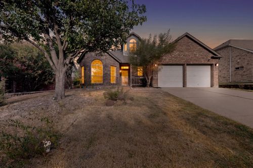1756 Hidden Brook Dr, Grand Prairie, TX, 75050-8334 | Card Image
