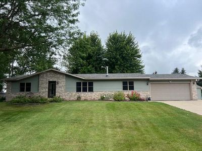 N8418 Swansea Dr, House other with 3 bedrooms, 3 bathrooms and null parking in Ixonia WI | Image 1