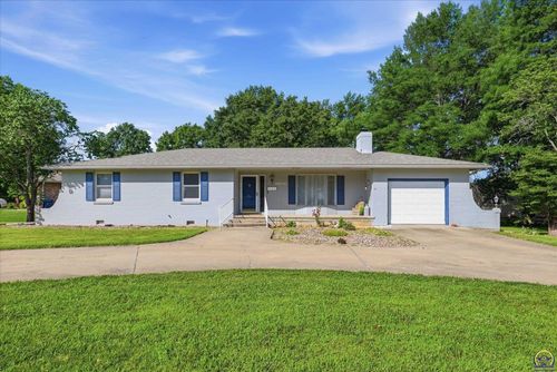 805 Southridge Rd, Osage City, KS, 66523-1519 | Card Image