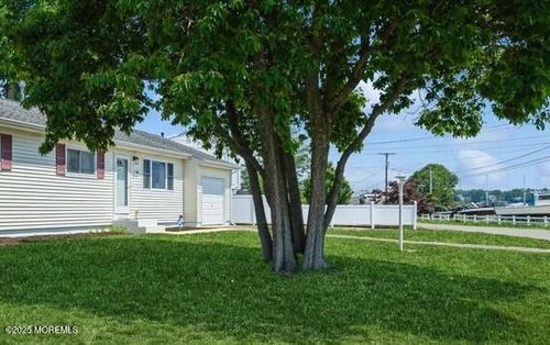 30 Corrigan Ave, Pine Beach, NJ, 08741-1412 | Card Image