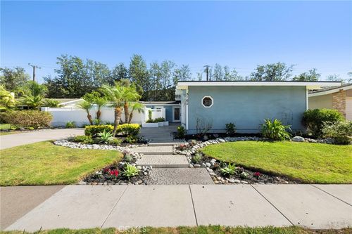 3162 Yellowtail Dr, Rossmoor, CA, 90720-5249 | Card Image