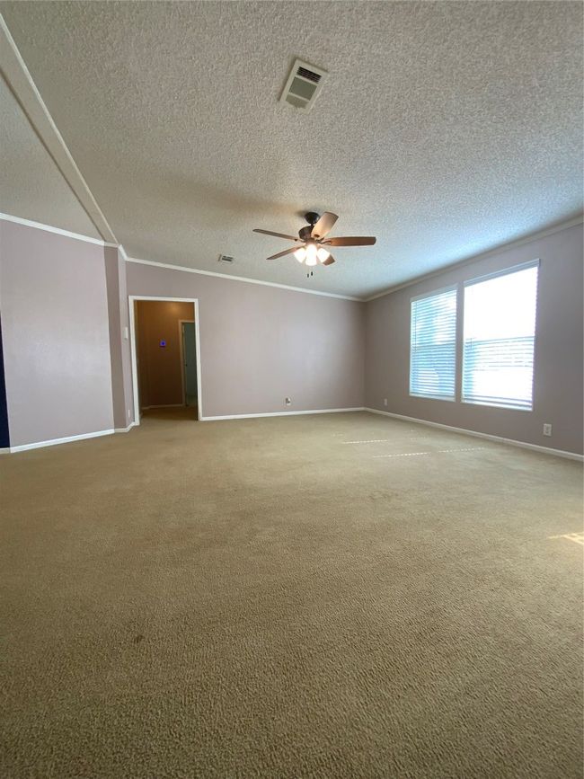 525 S Chambers St, House other with 4 bedrooms, 2 bathrooms and 4 parking in Giddings TX | Image 10