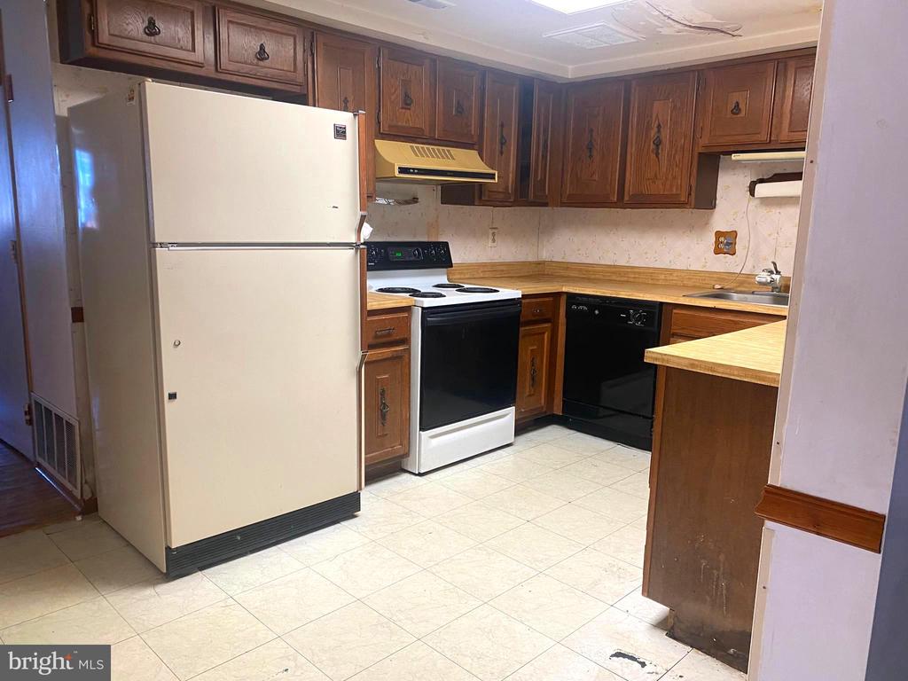 Hamilton St, Swedesboro, NJ 08085
