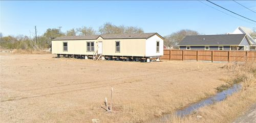 313 Industrial St, Taft, TX, 78390-2303 | Card Image