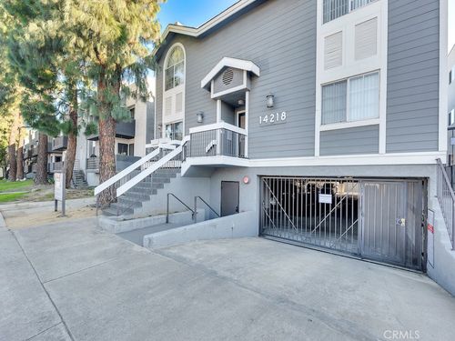 14218 Victory Blvd, Van Nuys, CA, 91401-2002 | Card Image